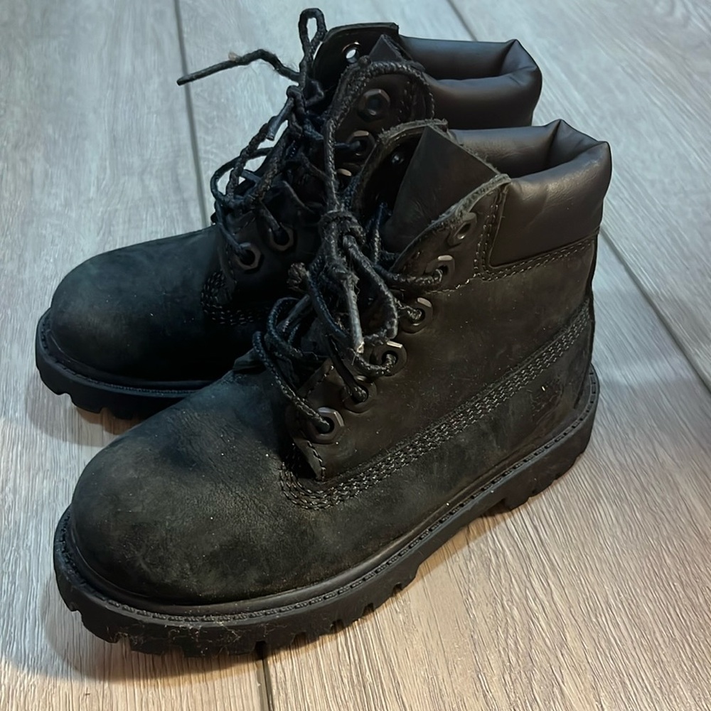 Toddler boy size 9m black suede Timbaland boots